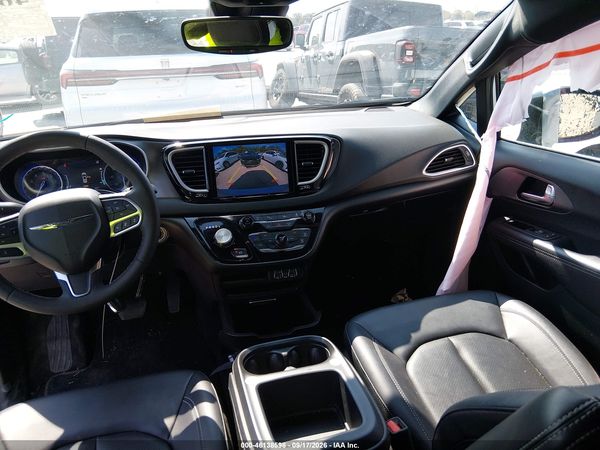 2025 CHRYSLER PACIFICA SELECT — I152