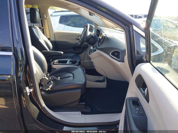 2024 CHRYSLER PACIFICA TOURING L — I5