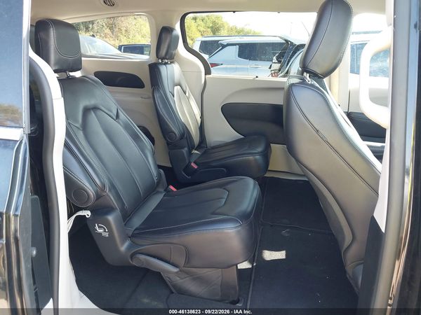 2024 CHRYSLER PACIFICA TOURING L — I8