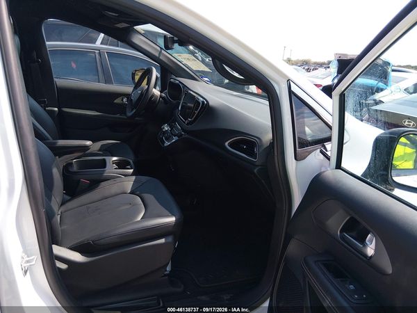 2026 CHRYSLER PACIFICA SELECT — I5