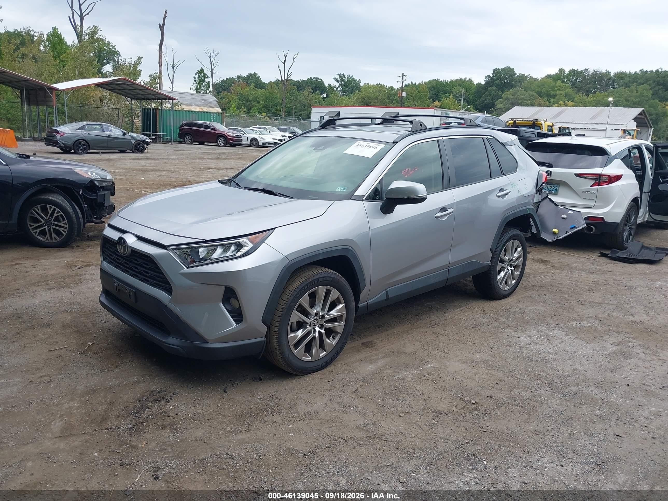 2020 TOYOTA RAV4 XLE PREMIUM — I2