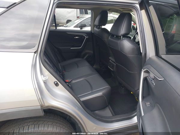 2020 TOYOTA RAV4 XLE PREMIUM — I8