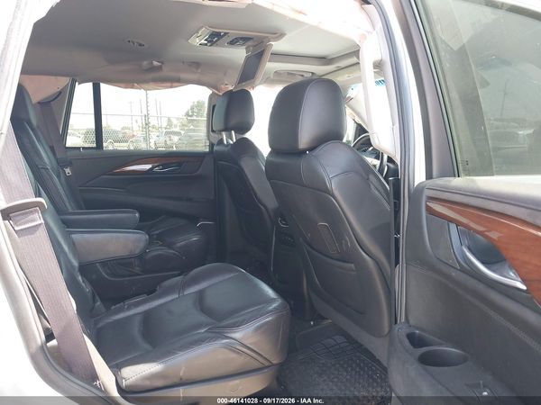 2017 CADILLAC ESCALADE LUXURY — I8