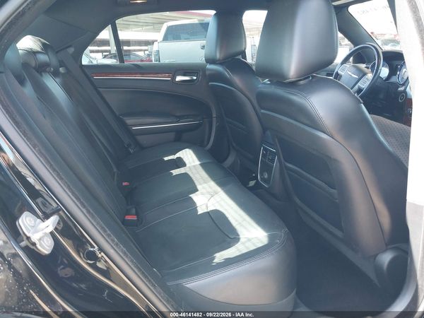 2014 CHRYSLER 300 — I8