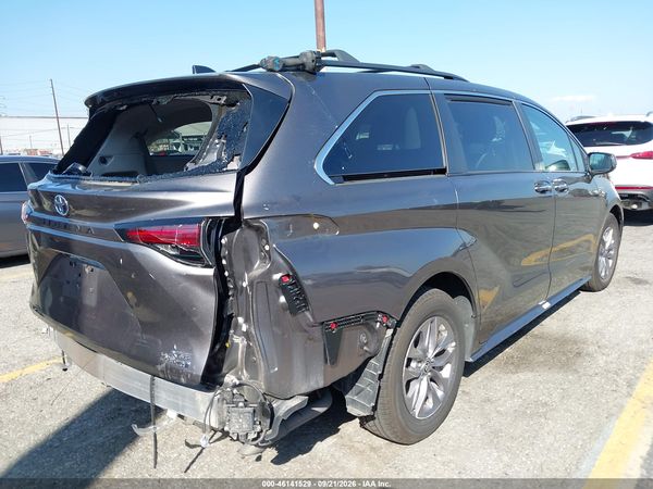 2022 TOYOTA SIENNA XLE — I4