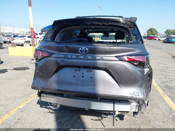 2022 TOYOTA SIENNA XLE — I6