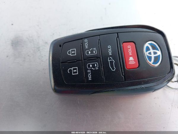 2022 TOYOTA SIENNA XLE — I11