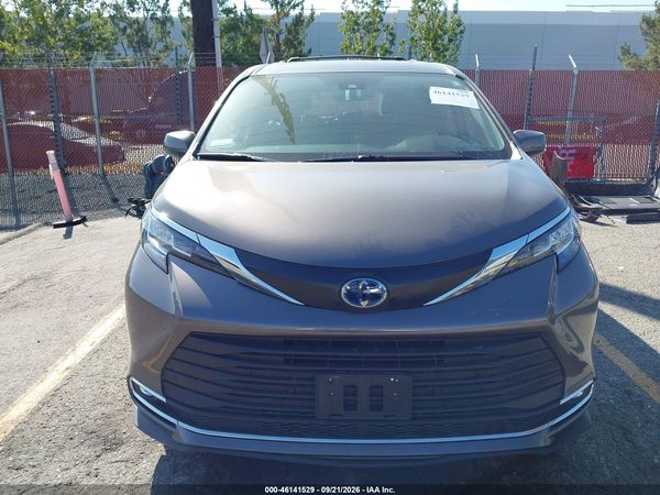 2022 TOYOTA SIENNA XLE — I115