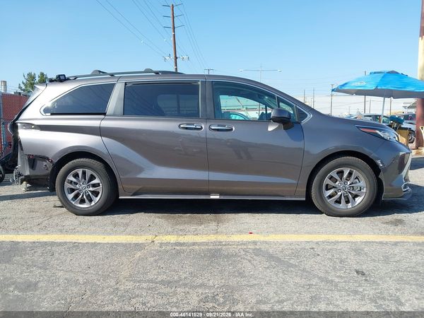 2022 TOYOTA SIENNA XLE — I116