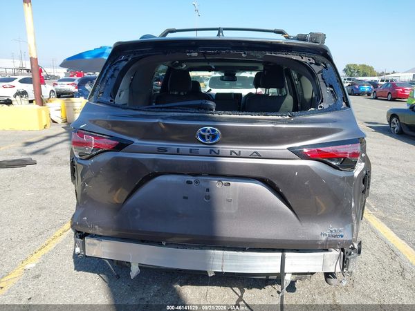 2022 TOYOTA SIENNA XLE — I119