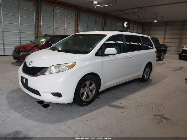 2012 TOYOTA SIENNA — I2