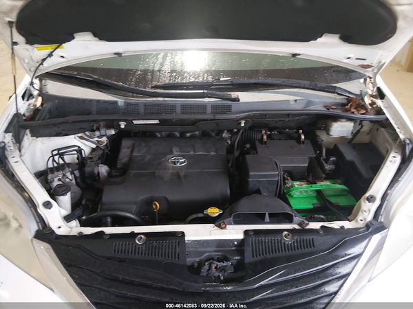 2012 TOYOTA SIENNA LE V6 8 PASSENGER — I10