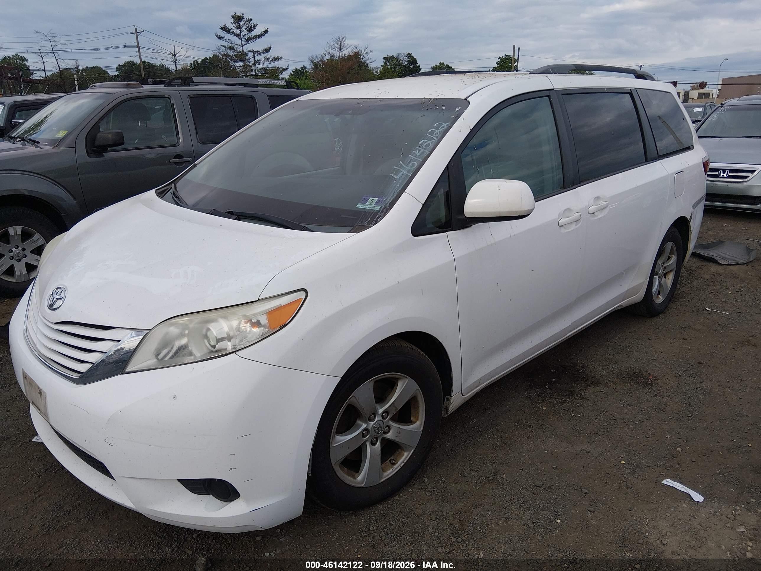 2015 TOYOTA SIENNA LE 8 PASSENGER — I2