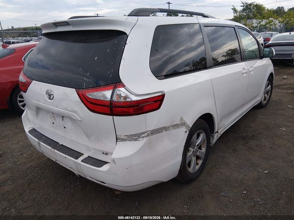 2015 TOYOTA SIENNA — I4