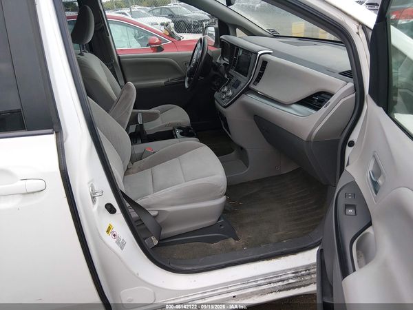 2015 TOYOTA SIENNA LE 8 PASSENGER — I5