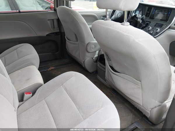 2015 TOYOTA SIENNA LE 8 PASSENGER — I8