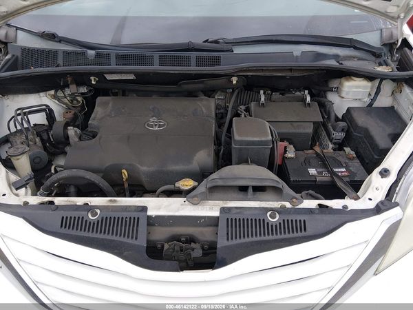 2015 TOYOTA SIENNA LE 8 PASSENGER — I10