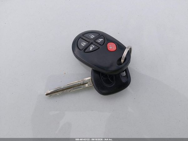 2015 TOYOTA SIENNA LE 8 PASSENGER — I11