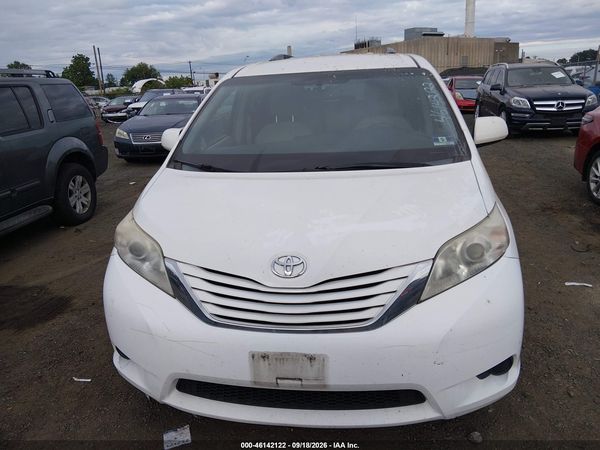 2015 TOYOTA SIENNA LE 8 PASSENGER — I115