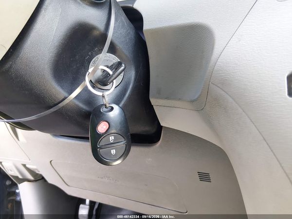 2014 TOYOTA SIENNA L V6 7 PASSENGER — I11
