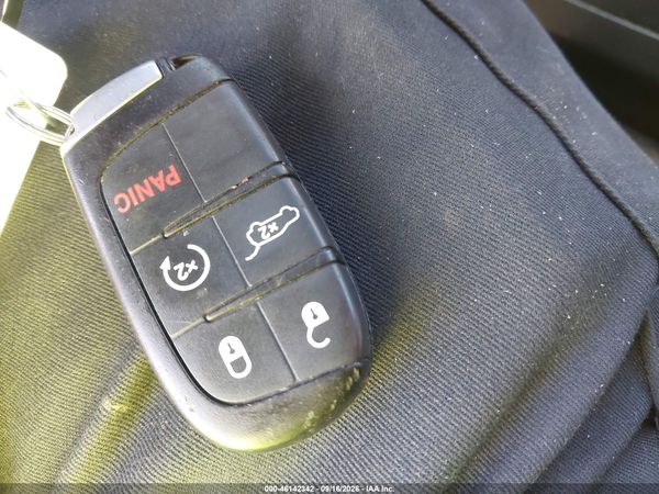 2016 JEEP GRAND CHEROKEE LIMITED — I11