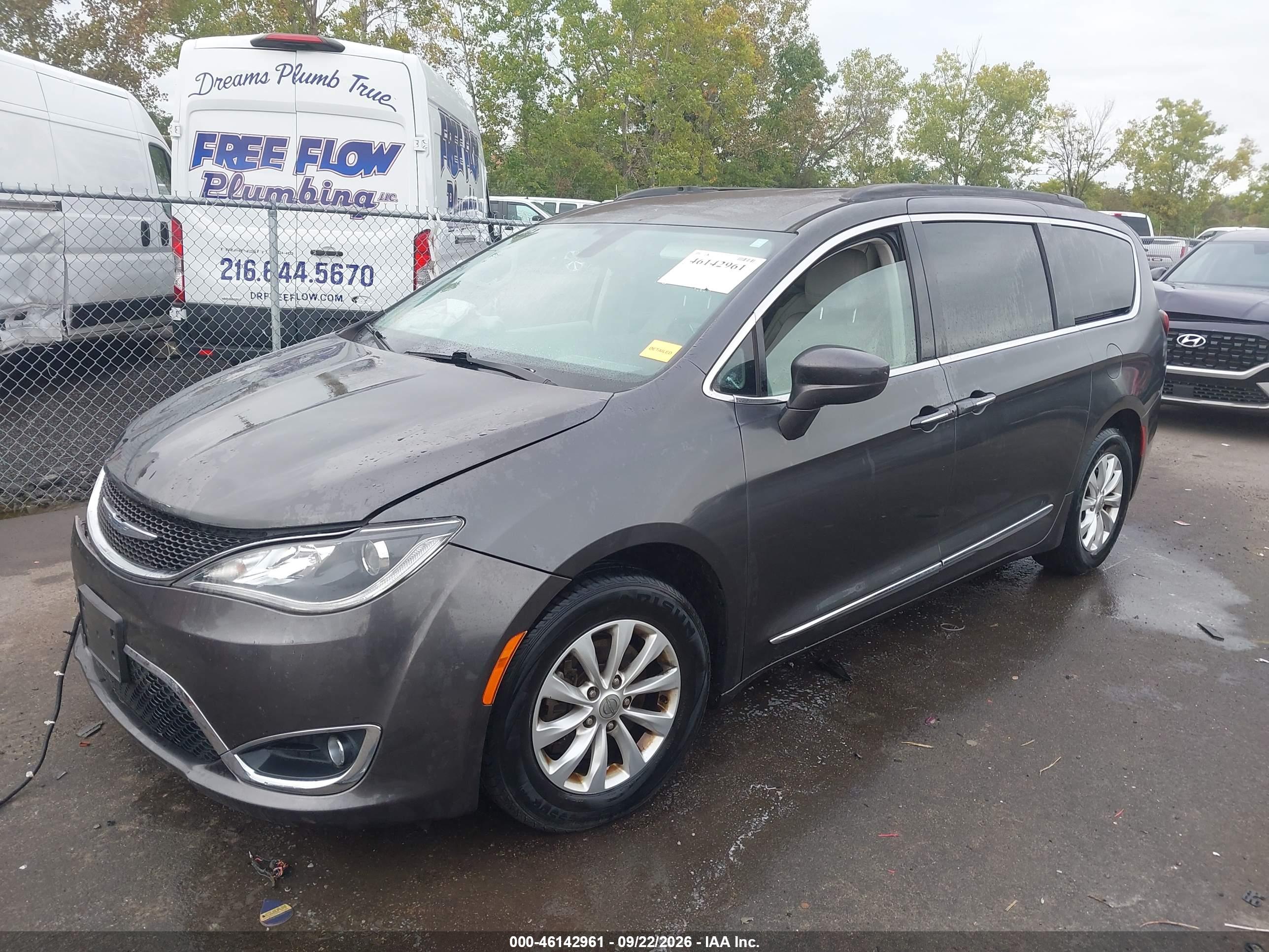 2017 CHRYSLER PACIFICA TOURING-L — I2