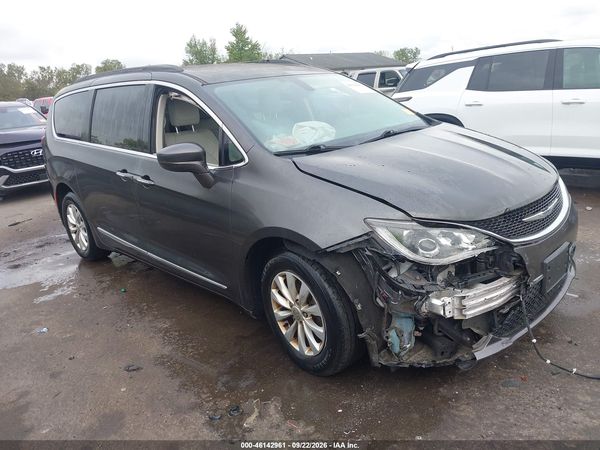 2017 CHRYSLER PACIFICA TOURING-L — I1
