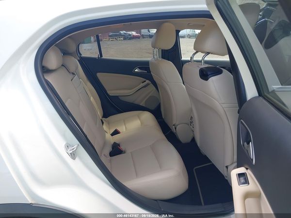 2016 MERCEDES-BENZ GLA 250 4MATIC — I8
