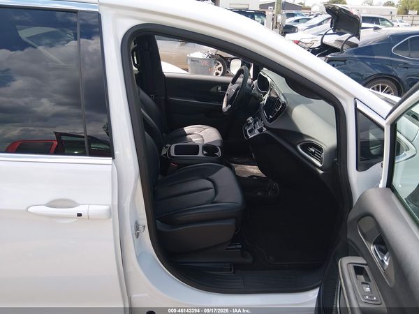 2025 CHRYSLER PACIFICA SELECT — I5