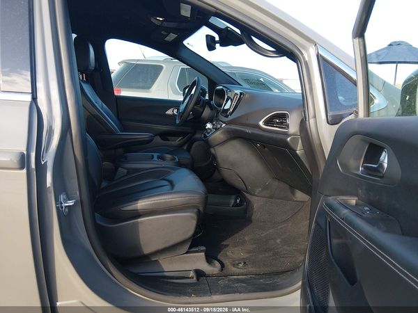 2025 CHRYSLER PACIFICA SELECT — I5