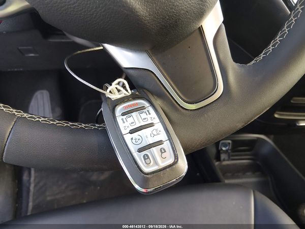 2025 CHRYSLER PACIFICA SELECT — I11
