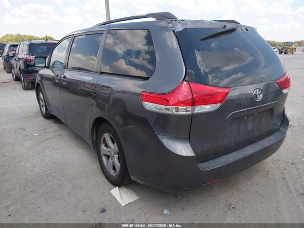 2013 TOYOTA SIENNA LE V6 8 PASSENGER — I3