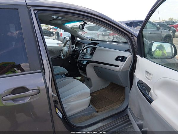 2013 TOYOTA SIENNA LE V6 8 PASSENGER — I5