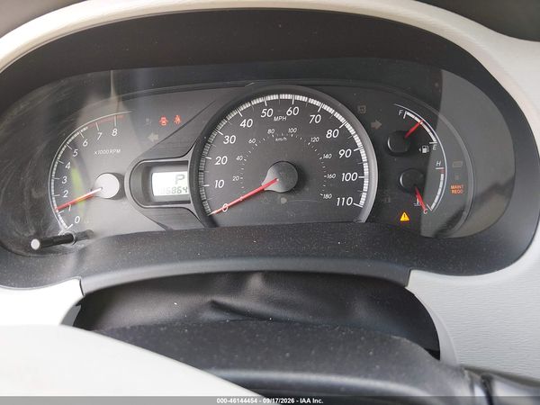 2013 TOYOTA SIENNA LE V6 8 PASSENGER — I7