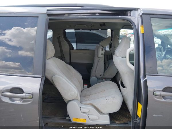 2013 TOYOTA SIENNA LE V6 8 PASSENGER — I8