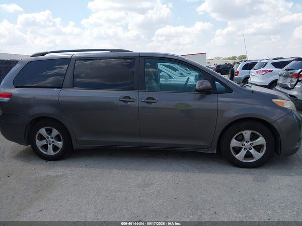 2013 TOYOTA SIENNA LE V6 8 PASSENGER — I116