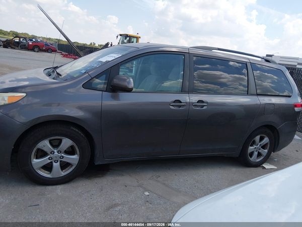 2013 TOYOTA SIENNA LE V6 8 PASSENGER — I117
