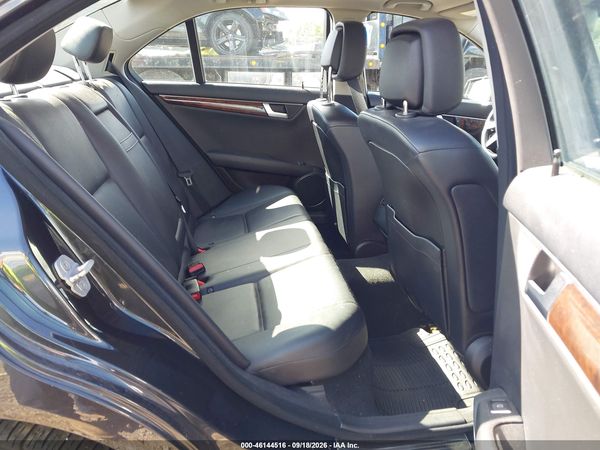 2012 MERCEDES-BENZ C 300 LUXURY 4MATIC — I8