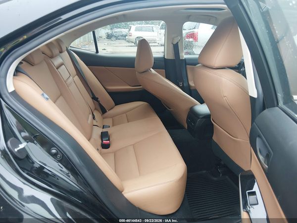 2017 LEXUS IS 300 — I8