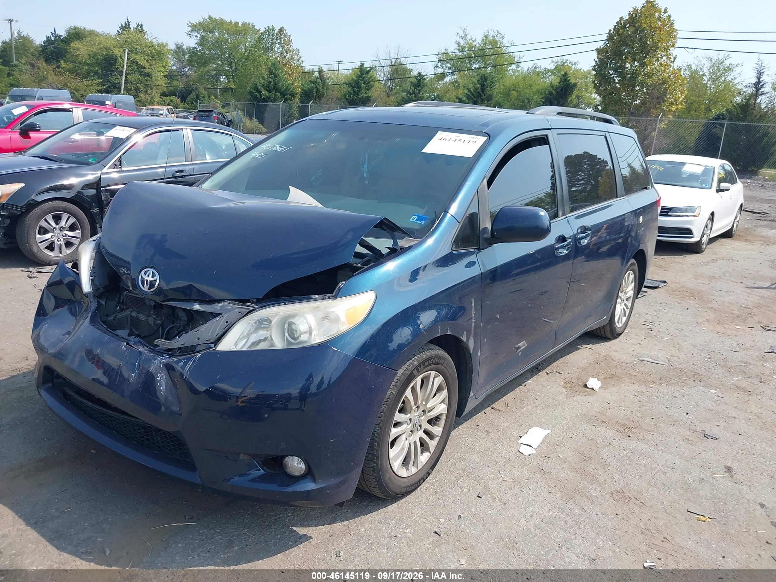 2012 TOYOTA SIENNA XLE V6 8 PASSENGER — I2