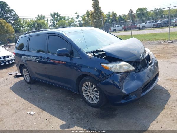 2012 TOYOTA SIENNA XLE V6 8 PASSENGER — I1