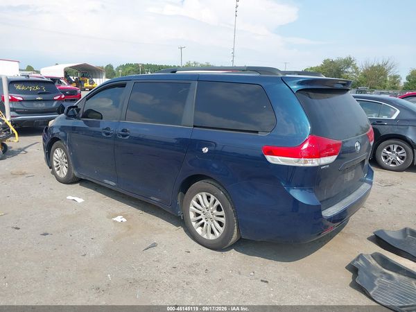 2012 TOYOTA SIENNA XLE V6 8 PASSENGER — I3