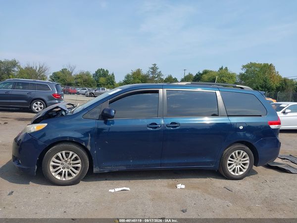 2012 TOYOTA SIENNA XLE V6 8 PASSENGER — I117