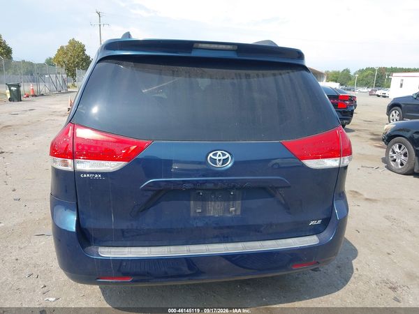 2012 TOYOTA SIENNA XLE V6 8 PASSENGER — I119