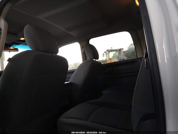 2017 RAM 1500 EXPRESS  4X4 5'7 BOX — I8