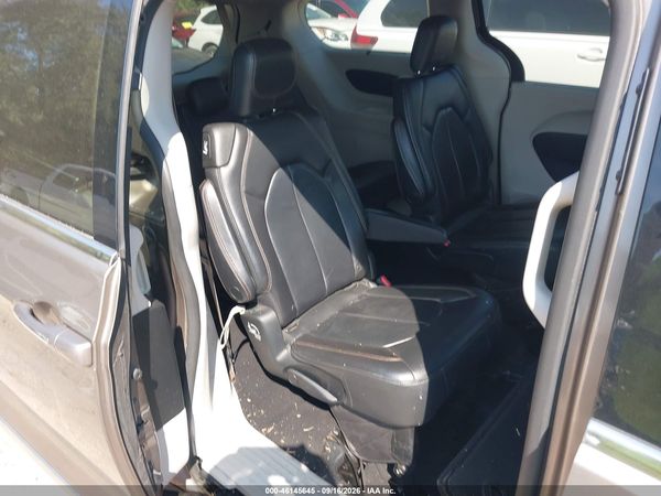 2017 CHRYSLER PACIFICA TOURING-L — I8