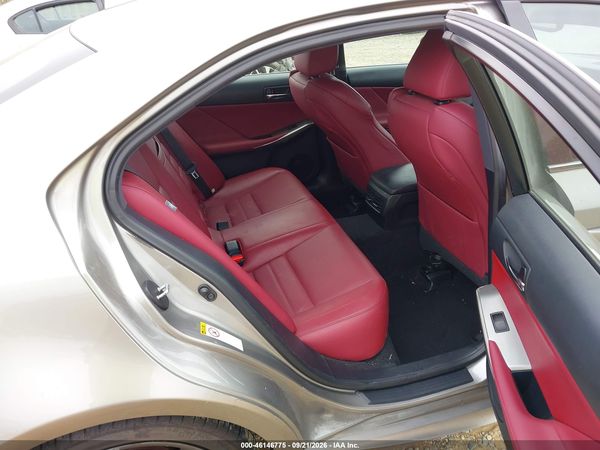 2016 LEXUS IS 300 — I8