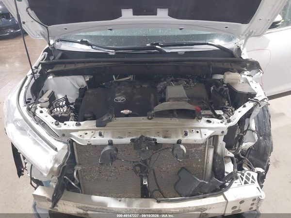 2019 TOYOTA HIGHLANDER XLE — I10