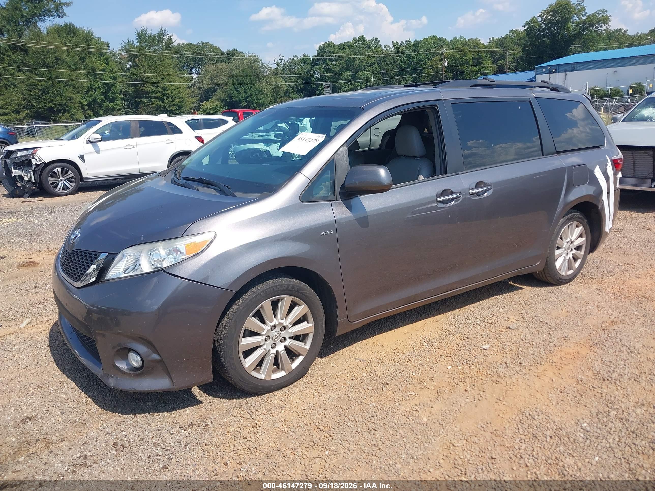 2017 TOYOTA SIENNA XLE 7 PASSENGER — I2