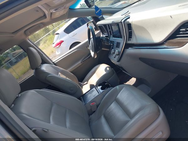 2017 TOYOTA SIENNA XLE 7 PASSENGER — I5